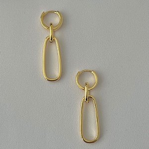 Argola lisa tradicional com pingente oval removível em banho de ouro 18k