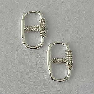 Argola cravejada inspiração Tiffany em banho de prata silver