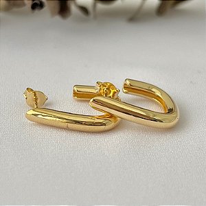 Argola modelo anzol médio em banho de ouro 18k