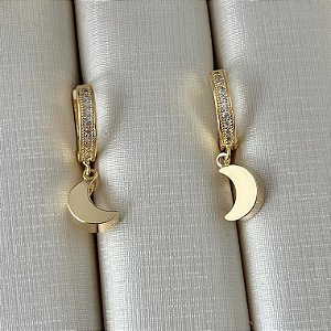Argola cravejada pingente lua em banho de ouro 18k