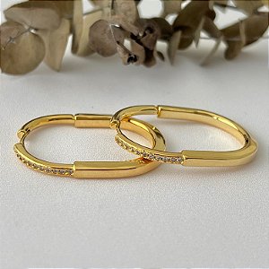 Argola inspiração tifanny meia lisa meia cravejada grande em banho de ouro 18k