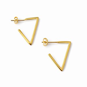 Argola formato triangulo G em banho de ouro 18k