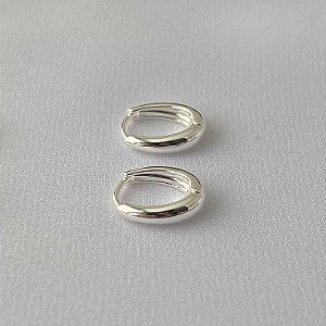 Argola lisa abaloada P em banho de prata silver