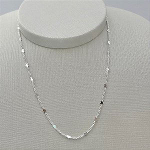 Corrente com corações em chapa lisa em banho de prata silver