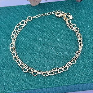 Pulseira dupla de elos cartier e elos de coração vazado em banho de ouro 18k