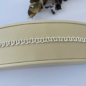 Pulseira de elos formato cadeado em banho de prata silver