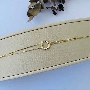Pulseira com pingente orgânico vazado em banho de ouro 18k