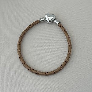 Pulseira courinho inspiração vivara caramelo fecho banhado em rhodium branco