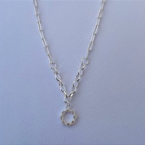 Pulseira com pingente circulo cravejado vazado em banho de prata silver