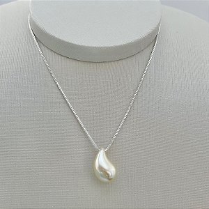 Colar de pingente gota madrepérola em banho de prata silver