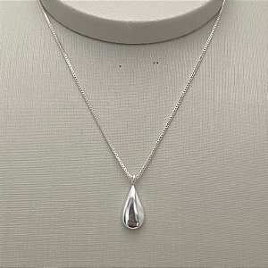 Colar pingente gota lisa em banho de prata silver