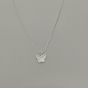 Colar mini borboleta madrepérola em banho de prata silver