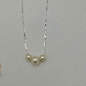 Colar três bolas pérola em banho de prata silver