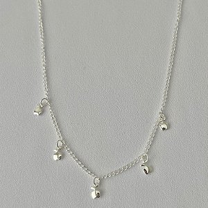 Colar infantil liso mini maçãs em banho de prata silver