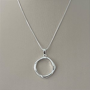 Colar quadrado interior redondo abaloado em banho de prata silver