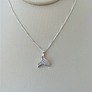 Colar rabo de sereia cravejado em banho de prata silver