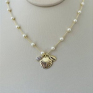 Colar de pérolas com conchas em banho de ouro 18k