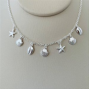 Colar de conchas e estrelas em banho de prata silver