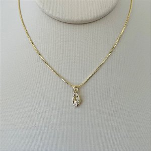 Colar de mini concha em banho de ouro 18k