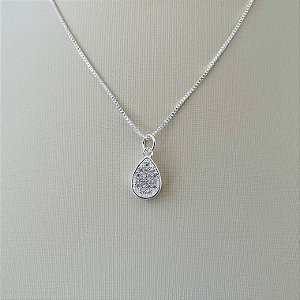 Colar de gota cravejada em banho de prata silver