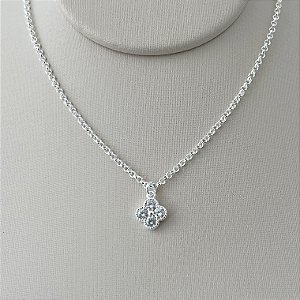 Colar de flor inspiração Van-Cleef em banho de prata silver