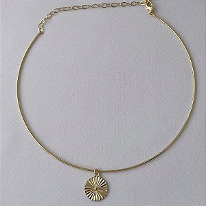 Colar aro pingente orgânico em banho de ouro 18k