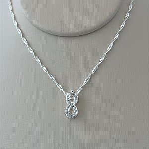 Colar de pingente infinito cravejado em banho de prata silver