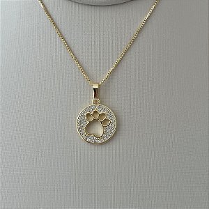 Colar pingente de medalha pata cachorro cravejada em banho de ouro 18k