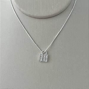 Colar chocker cadeado cravejado em banho de prata silver