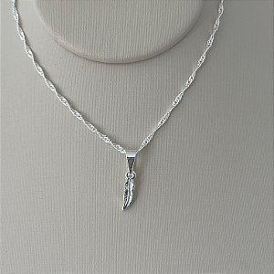 Colar de pena em banho de prata silver