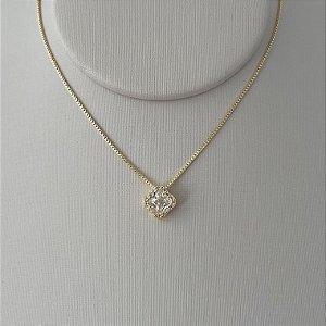 Colar flor em banho de ouro 18k