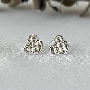 Brinco infantil mickey liso em banho de prata silver