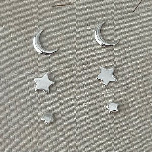 Brinco trio lua e estrelas em banho de prata silver