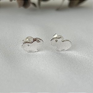 Brinco infantil de capivara em banho de prata silver