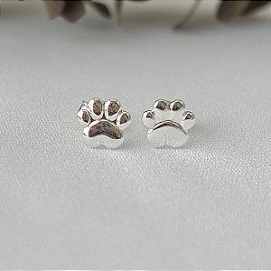 Brinco infantil de pata de cachorro em banho de prata silver