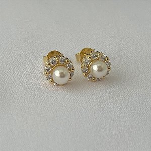 Brinco cravejado com pérola central em banho de ouro 18k