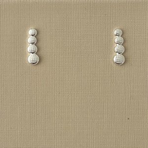 Brinco quatro bolinhas em banho de prata silver