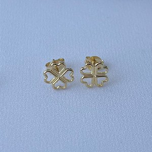 Brinco de trevo de quatro folhas vazado em banho de ouro 18k