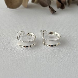 Brinco argola abaloada em banho de prata silver