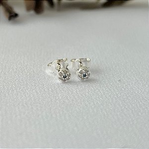 Brinco mini bolinha cravejada em banho de prata silver