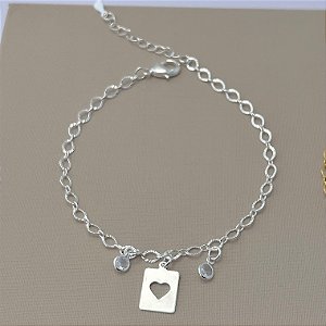 Pulseira placa com coração vazado e pontos de luz em banho de prata silver