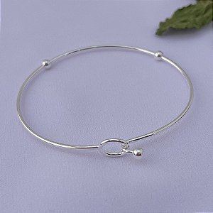 Bracelete liso com fecho gancho em banho de prata silver
