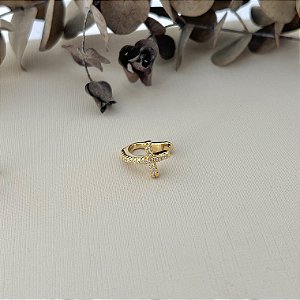 Piercing fake de cruz cravejada em banho de ouro 18k