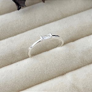 Anel aro 23 zircônia navete liso em banho de prata silver