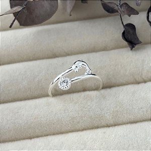 Anel aro 22 golfinho e ponto de luz em banho de prata silver