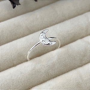 Anel aro 14 lua texturizada em banho de prata silver