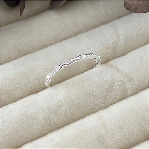 Anel aro 17 tipo corda em banho de prata silver