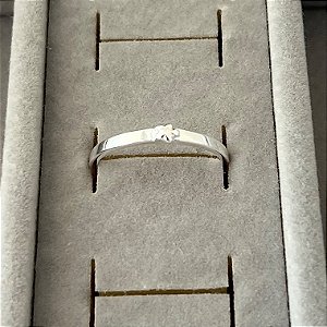 Anel aro 19 mini flor em banho de prata silver