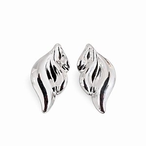 Brinco meio croissant em banho de prata silver