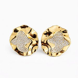 Brinco orgânico cravejado em banho de ouro 18k